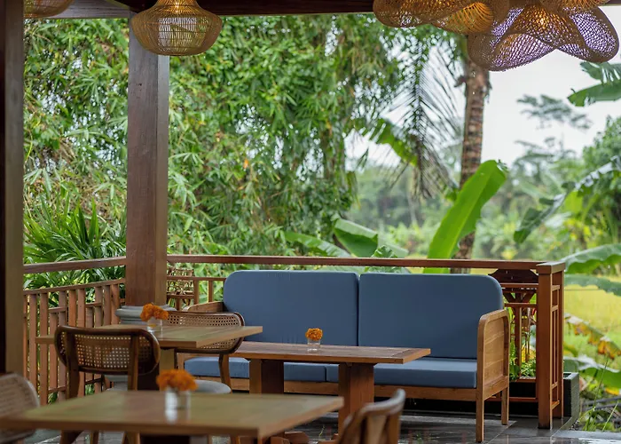 Emana Akatara Hotel 4*
